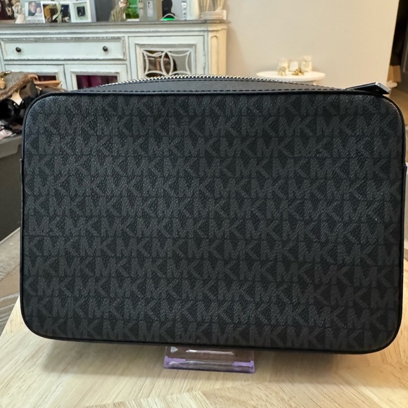 Michael Kors Jet Set East West Crossbody bag in black signature Saffiano leather - Picture 3 of 9